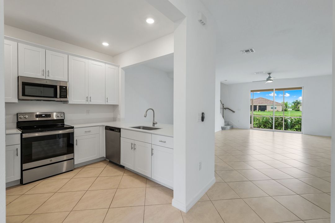 2858 Blossom Wy, Naples, FL 34120