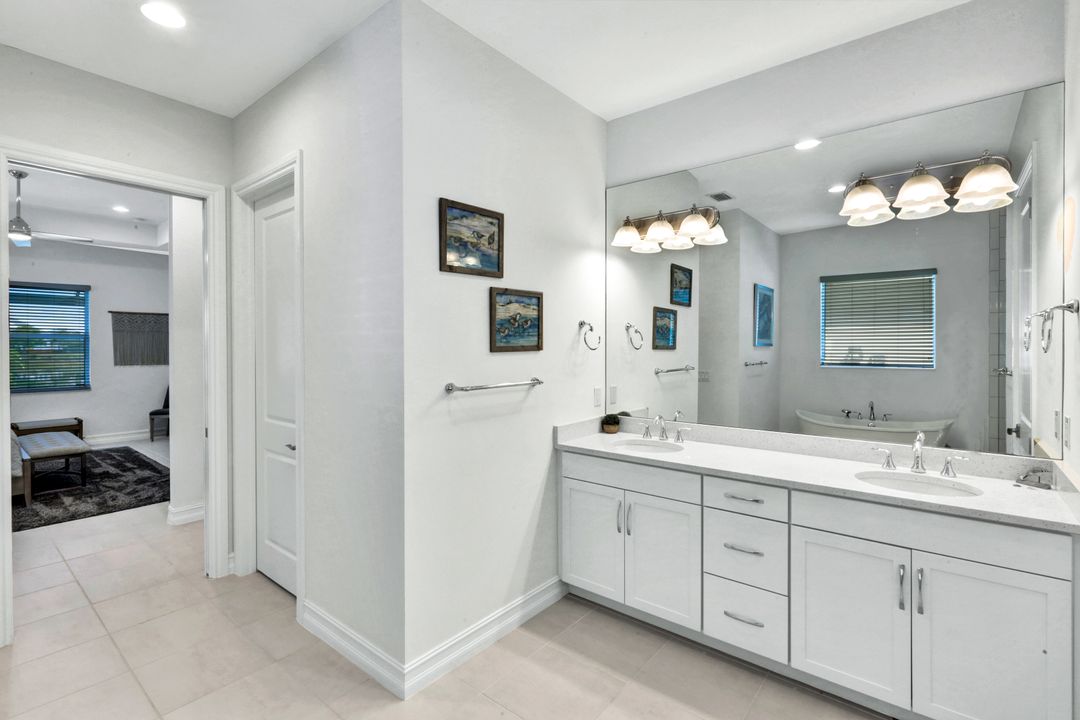 6161 Megans Bay Dr, Naples, FL 34112