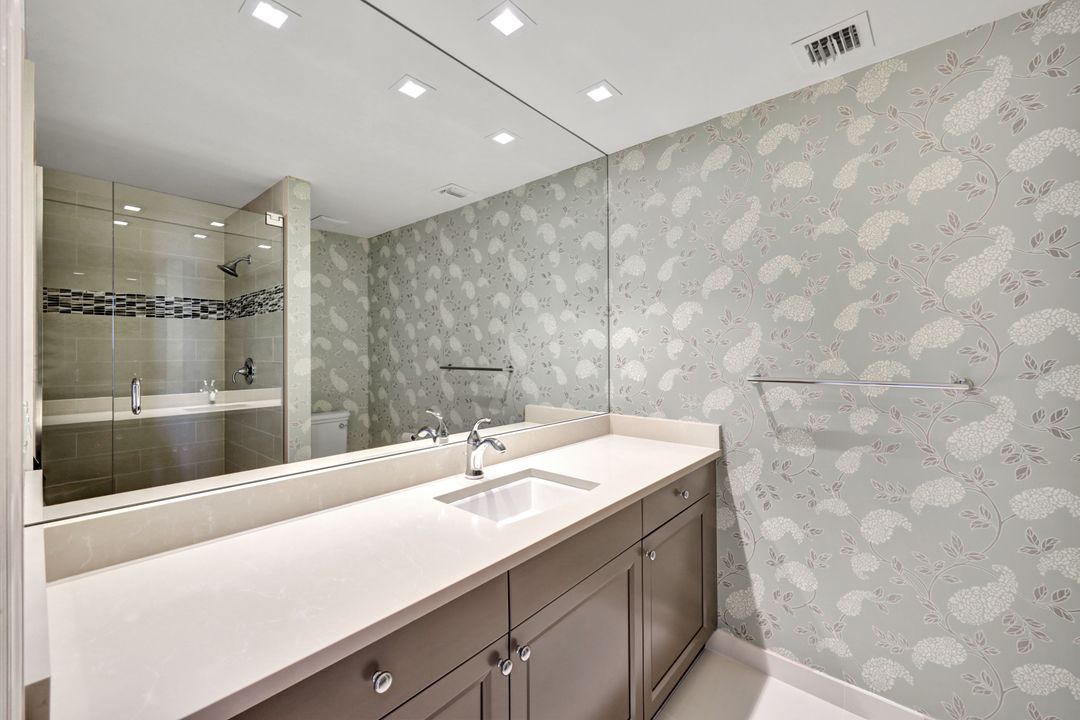 9811 Gulf Shore Dr #203, Naples, FL 34108