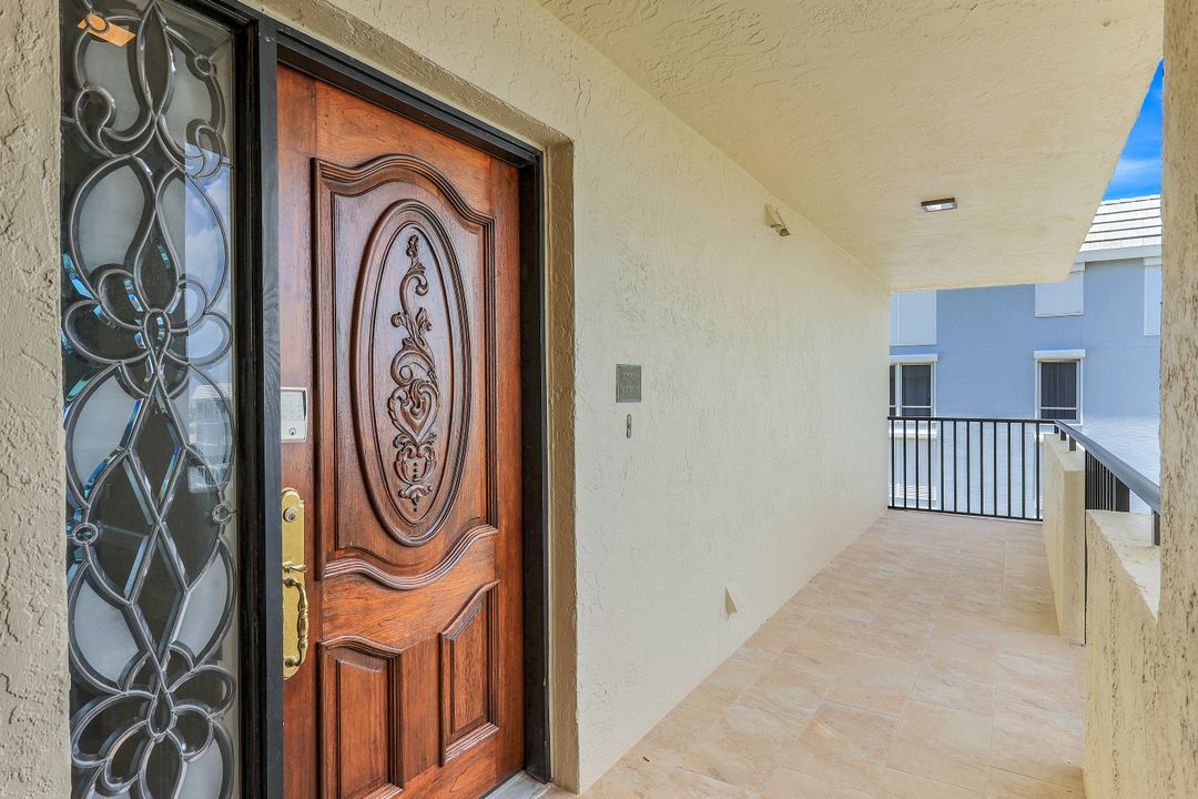 9715 Gulf Shore Dr #702, Naples, FL 34108