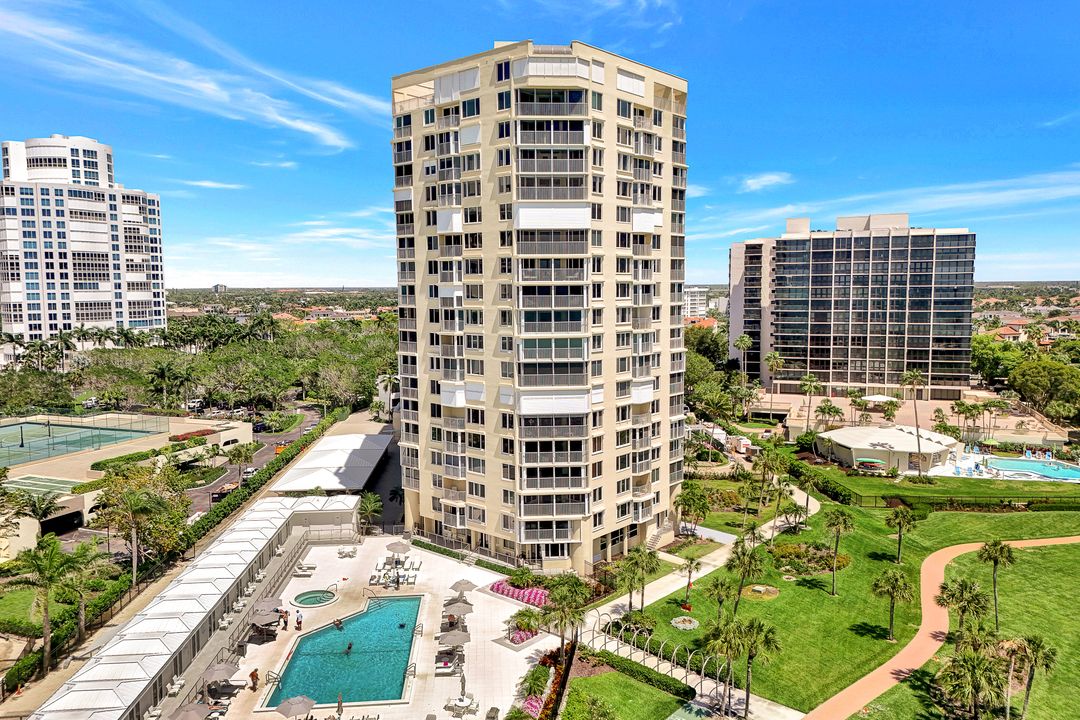 4041 Gulf Shore Blvd N #703, Naples, FL 34103