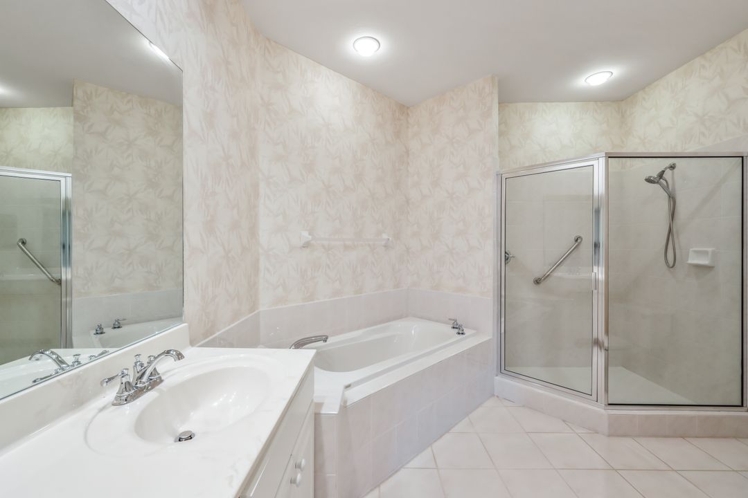 8545 Danbury Blvd #204, Naples, FL 34120