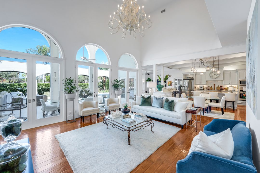 180 Edgemere Way S, Naples, FL 34105