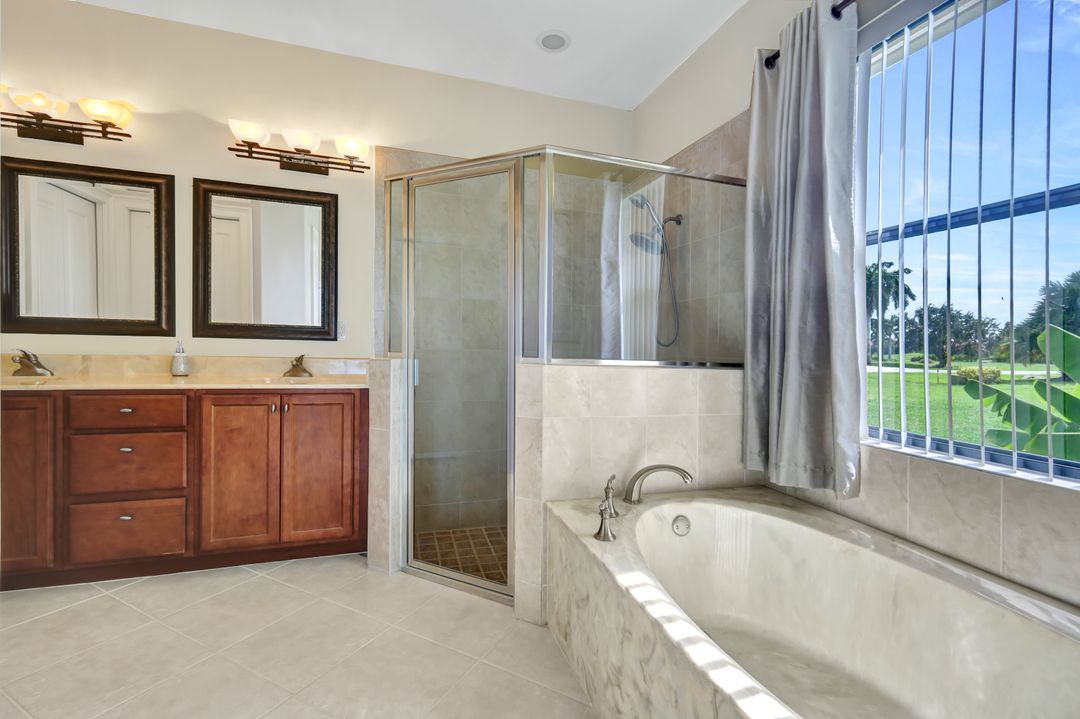 18493 Royal Hammock Blvd, Naples, FL 34114