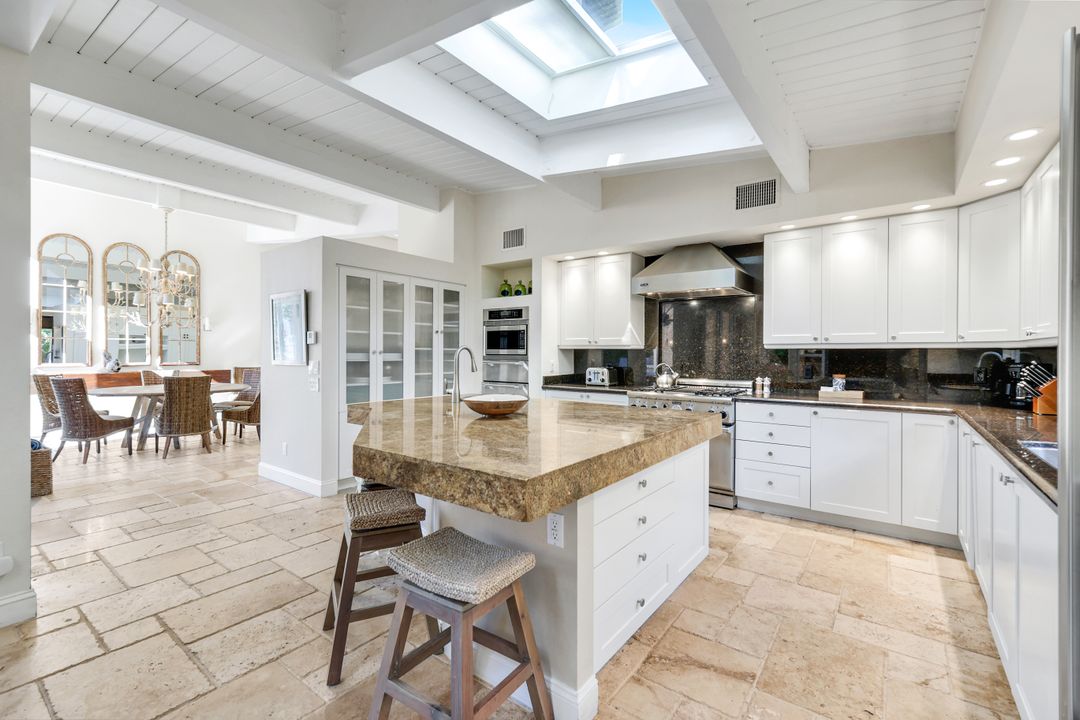 210 Central Ave, Naples, FL 34102