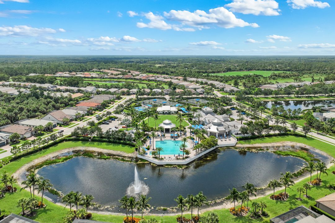 9577 Everglades Dr, Naples, FL 34120