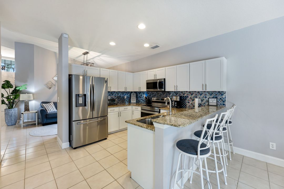697 Crossfield Cir, Naples, FL 34104