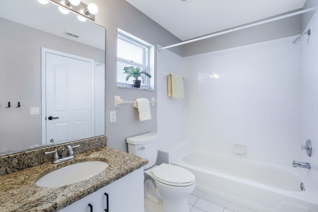 661 Captn Kate Ct, Naples, FL 34110