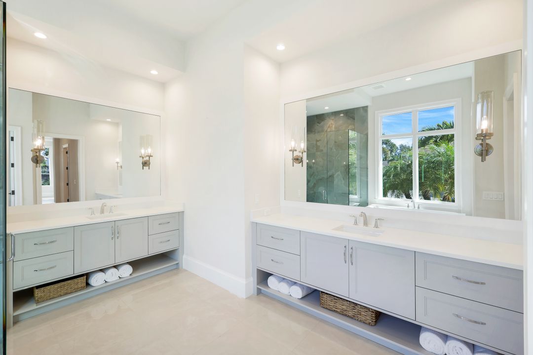 16716 Enclave Cir, Naples, FL 34110