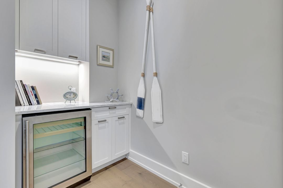 160 Broad Ave S, Naples, FL 34102