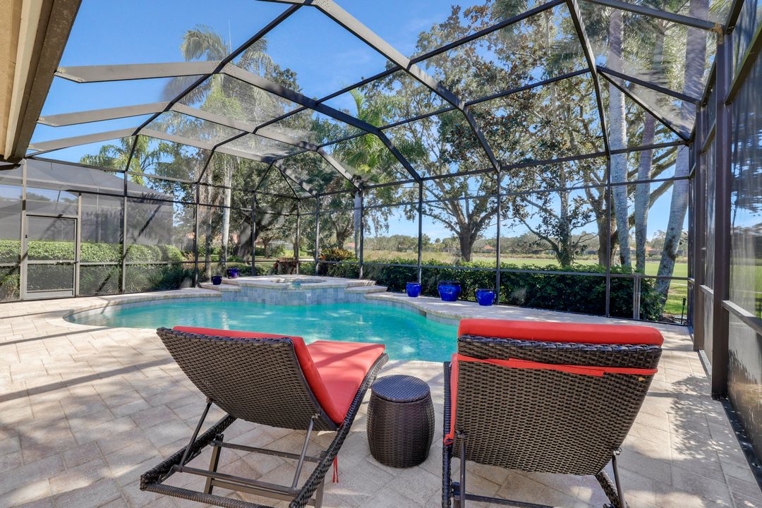 910 Villa Florenza Dr, Naples, FL 34119