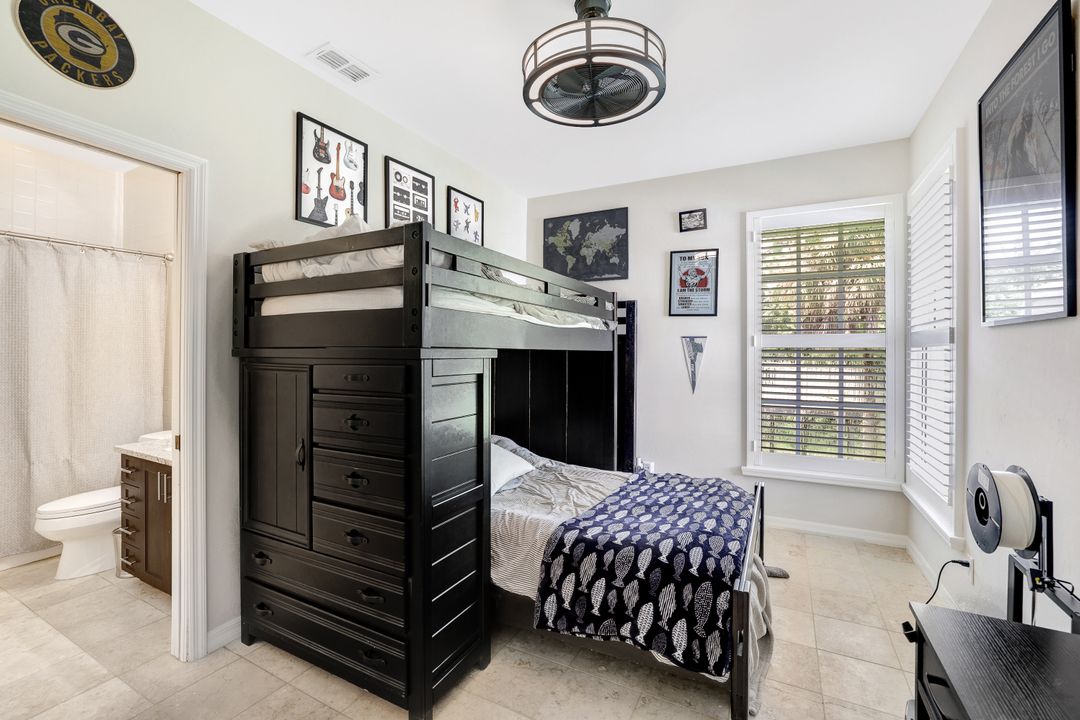 3625 Cottage Club Ln, Naples, FL 34105