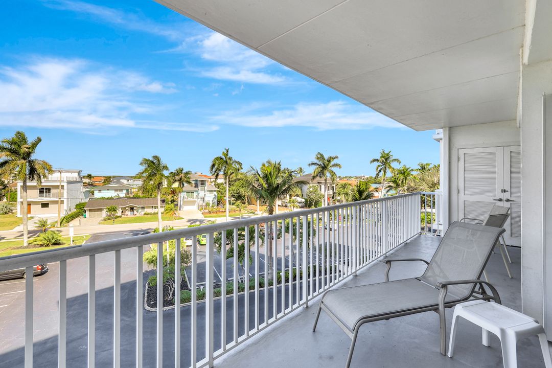 60 W Pelican St #401, Naples, FL 34113