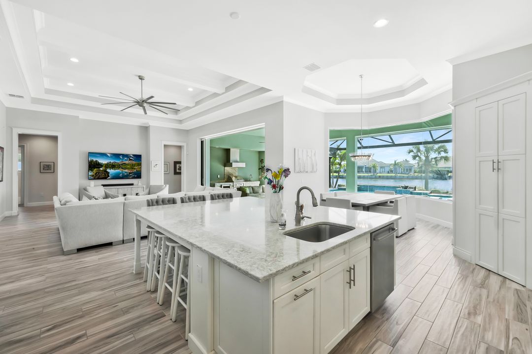 6072 Lucaya Wy, Naples, FL 34112