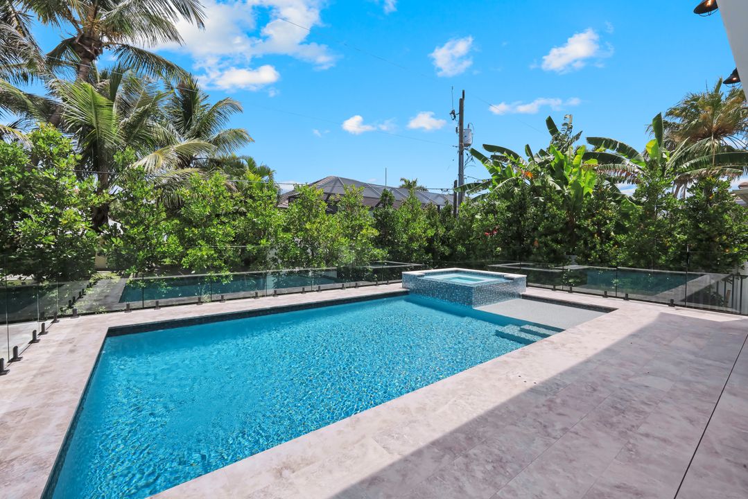 513 92nd Ave N, Naples, FL 34108