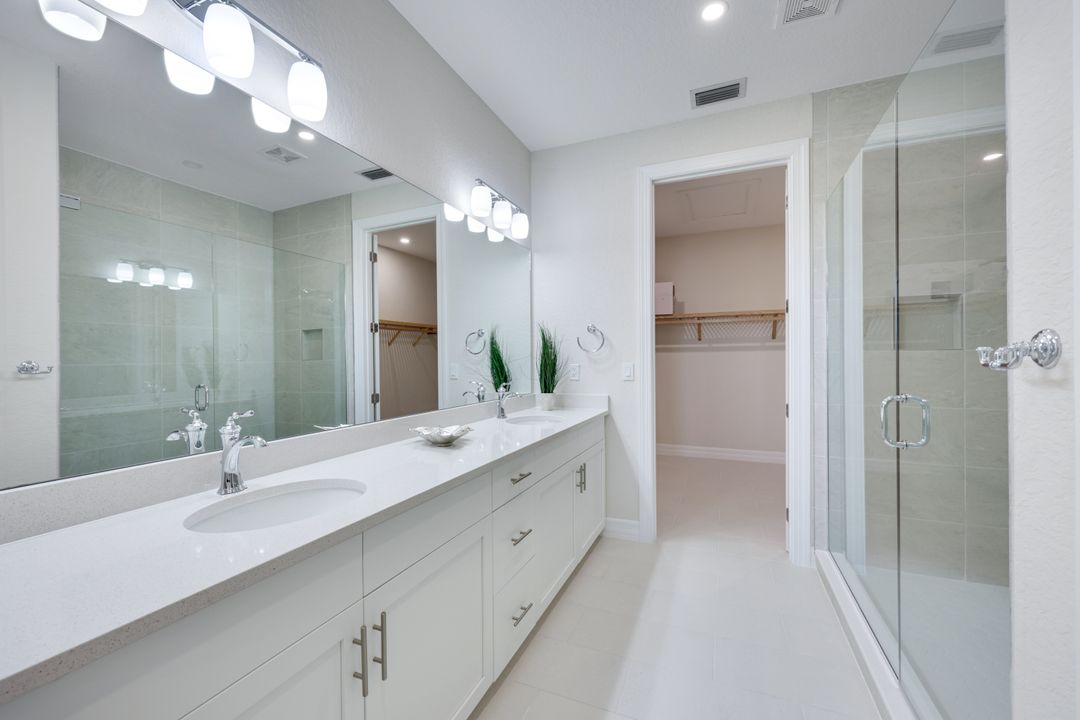 273 Indies Dr E #202, Naples, FL 34114