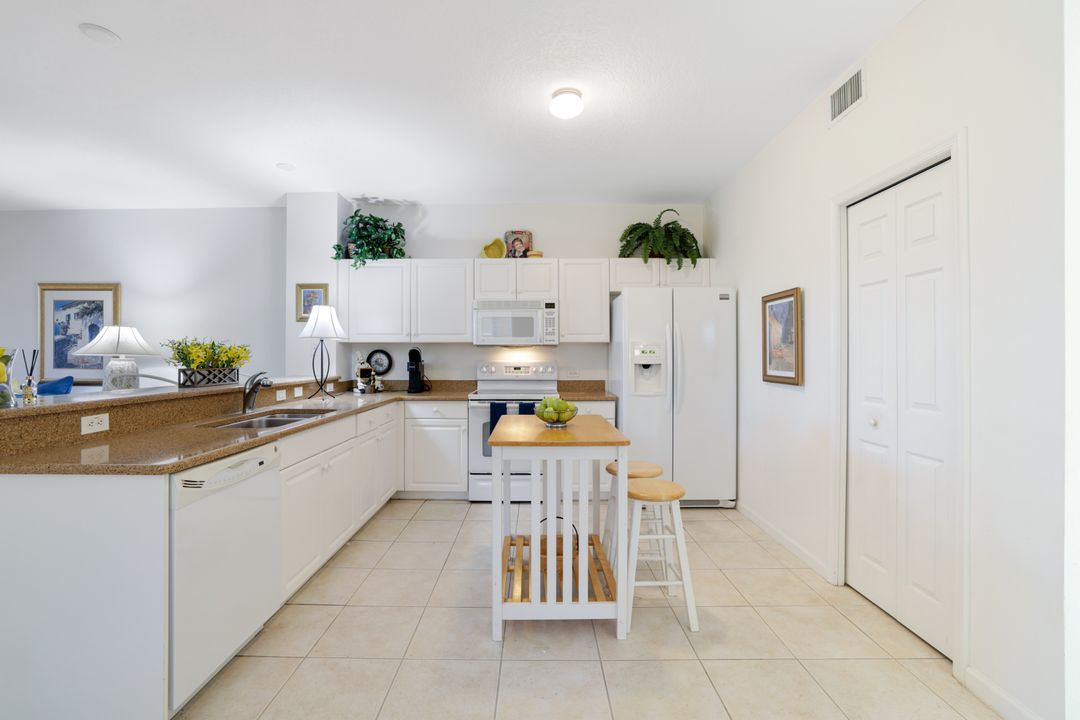 10049 Heather Ln #101, Naples, FL 34119