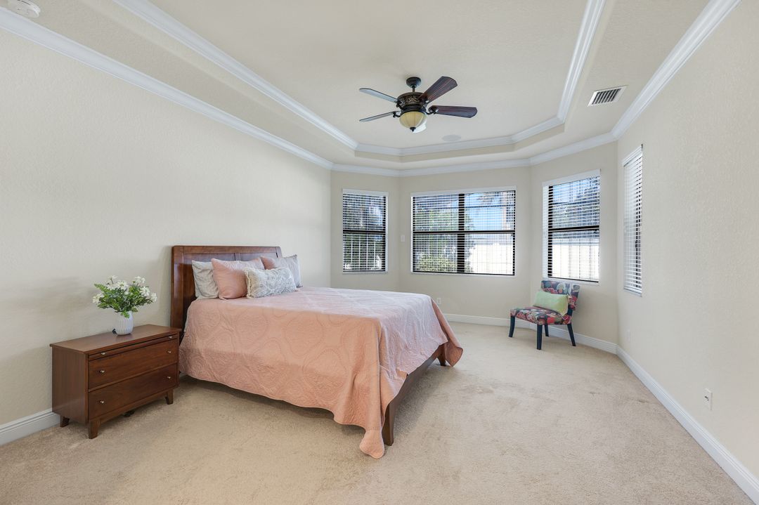 10101 Florence Cir, Naples, FL 34119