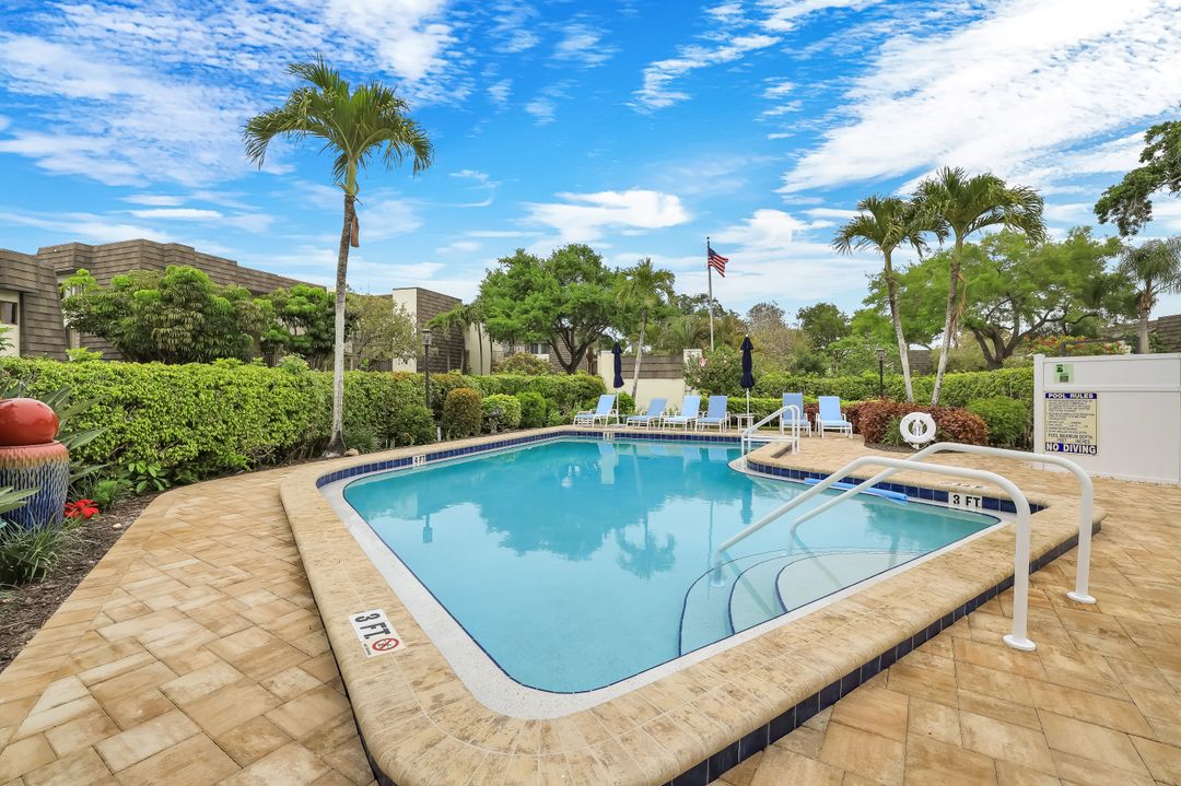 1641 Spoonbill Ln #B, Naples, FL 34105