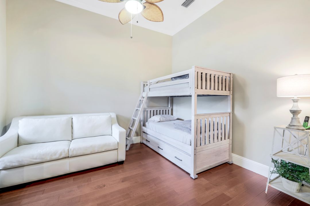 7598 Moorgate Point Way, Naples, FL 34113