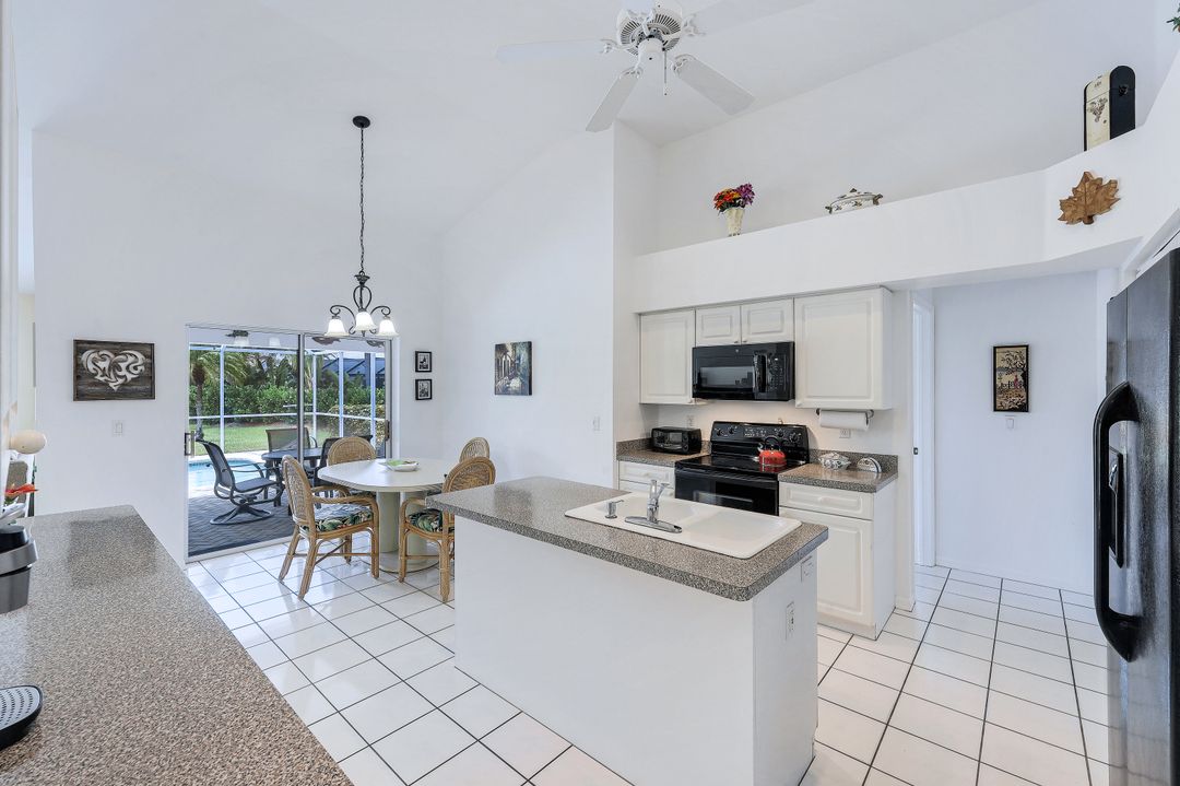6600 Bishopgate Ln, Naples, FL 34104