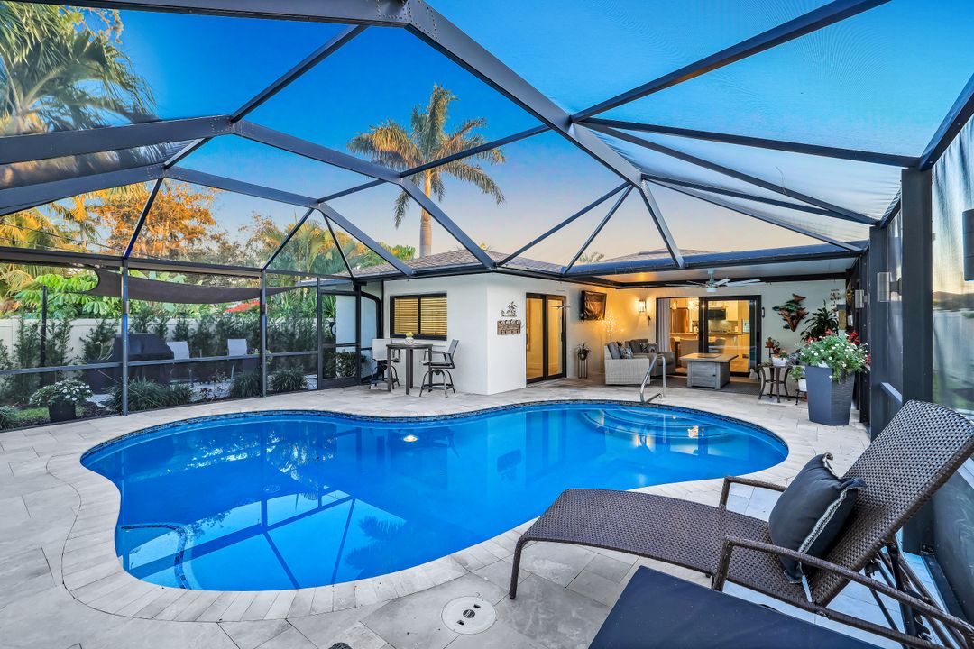 585 100th Ave N, Naples, FL 34108