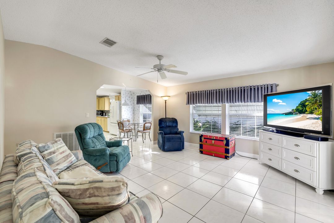 255 Riverwood Rd, Naples, FL 34114