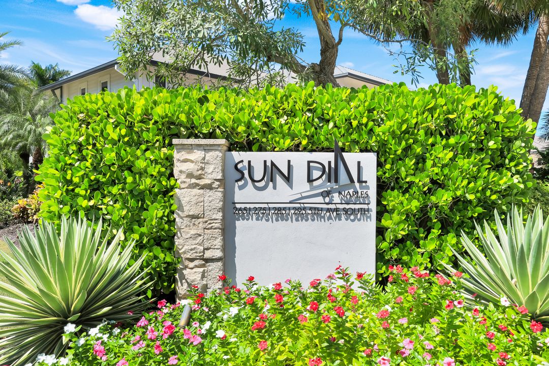295 5th Ave S, Naples, FL 34102