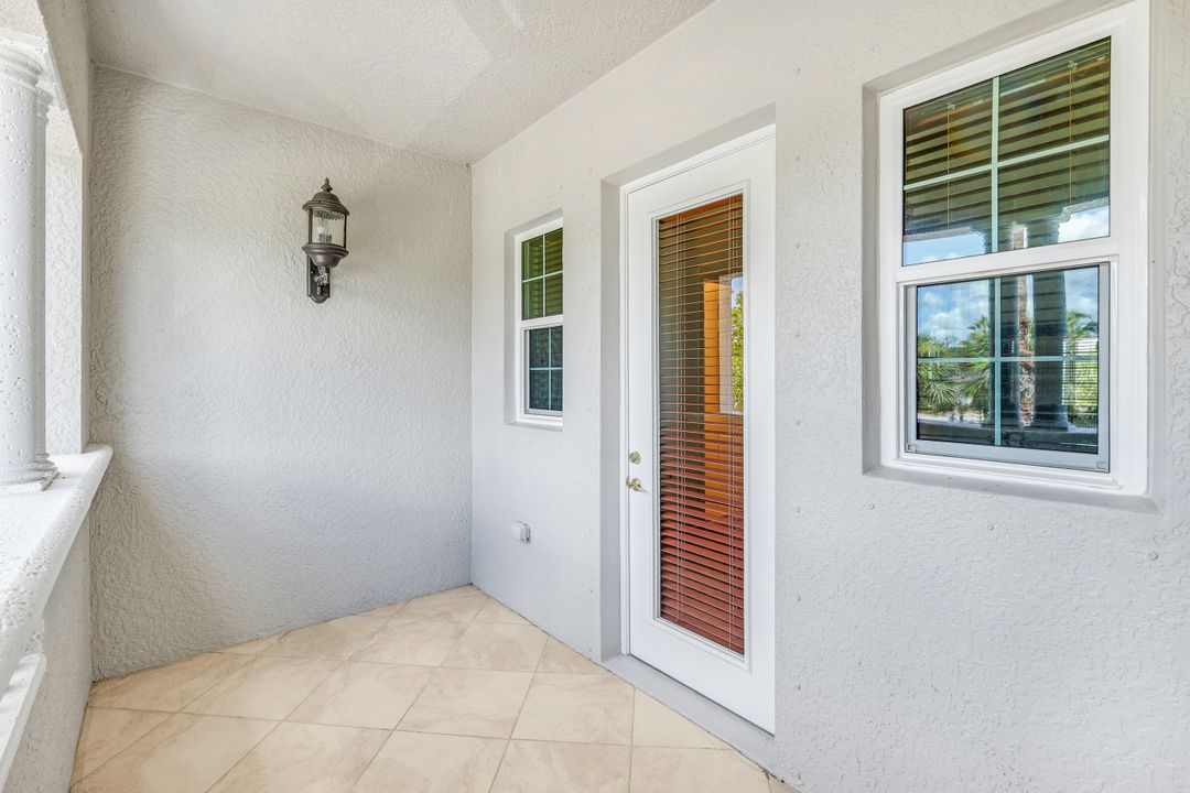 9242 Tesoro Ln #203, Naples, FL 34114
