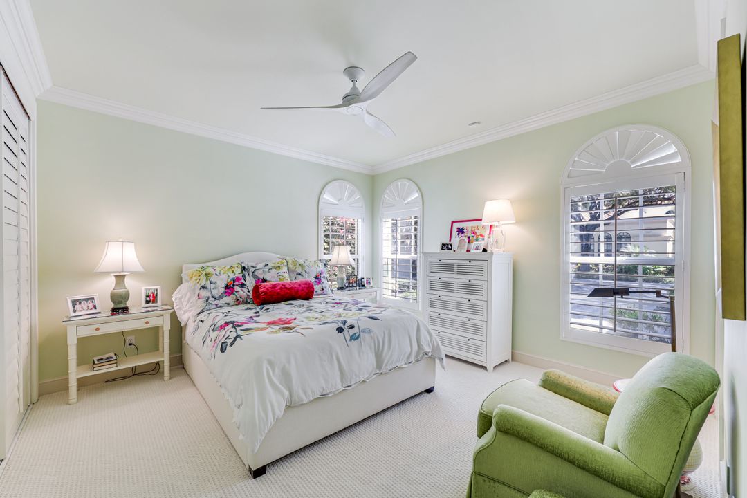 7913 Via Vecchia, Naples, FL 34108