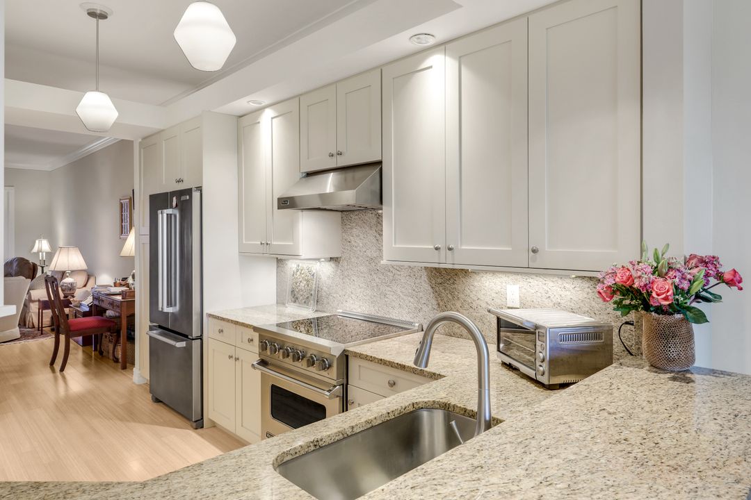 1895 Les Chateaux Blvd #302, Naples, FL 34109