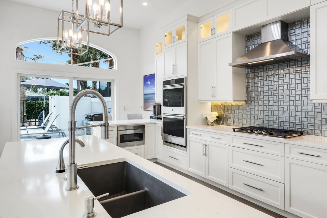 15303 Devon Green Ln, Naples, FL 34110