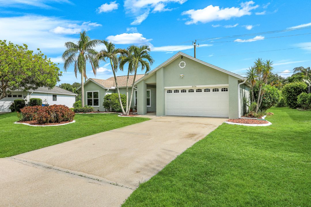 9814 Country Oaks Dr, Fort Myers, FL 33967