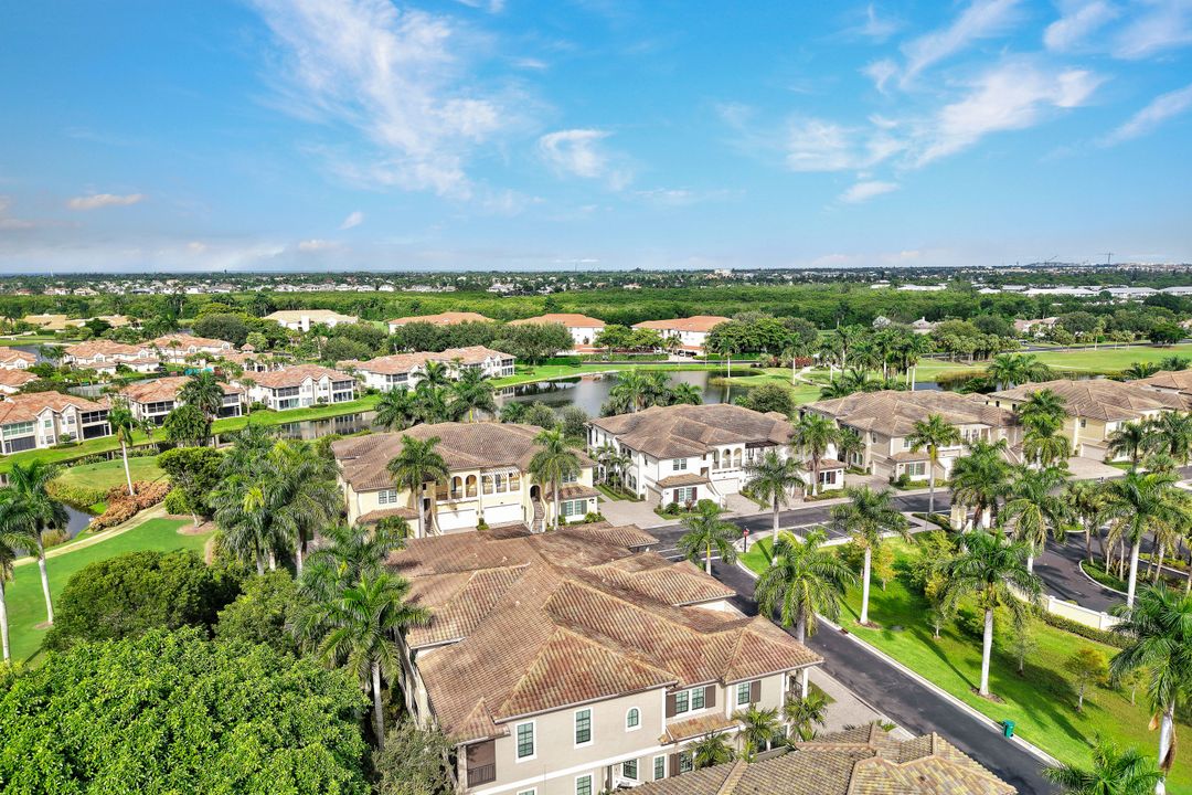 2534 Windward Ct #15-101, Naples, FL 34112