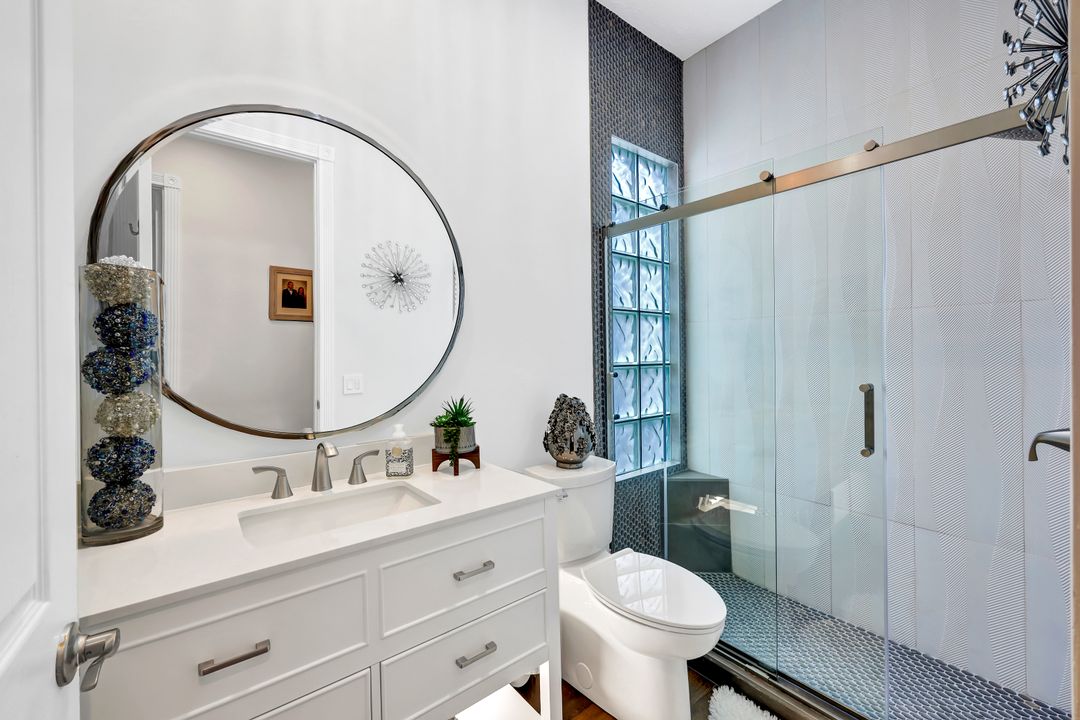 5441 Freeport Ln, Naples, FL 34119