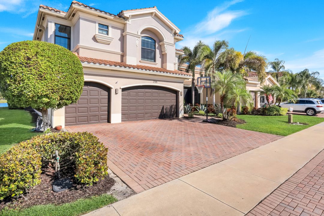 2735 Cinnamon Bay Cir, Naples, FL 34119
