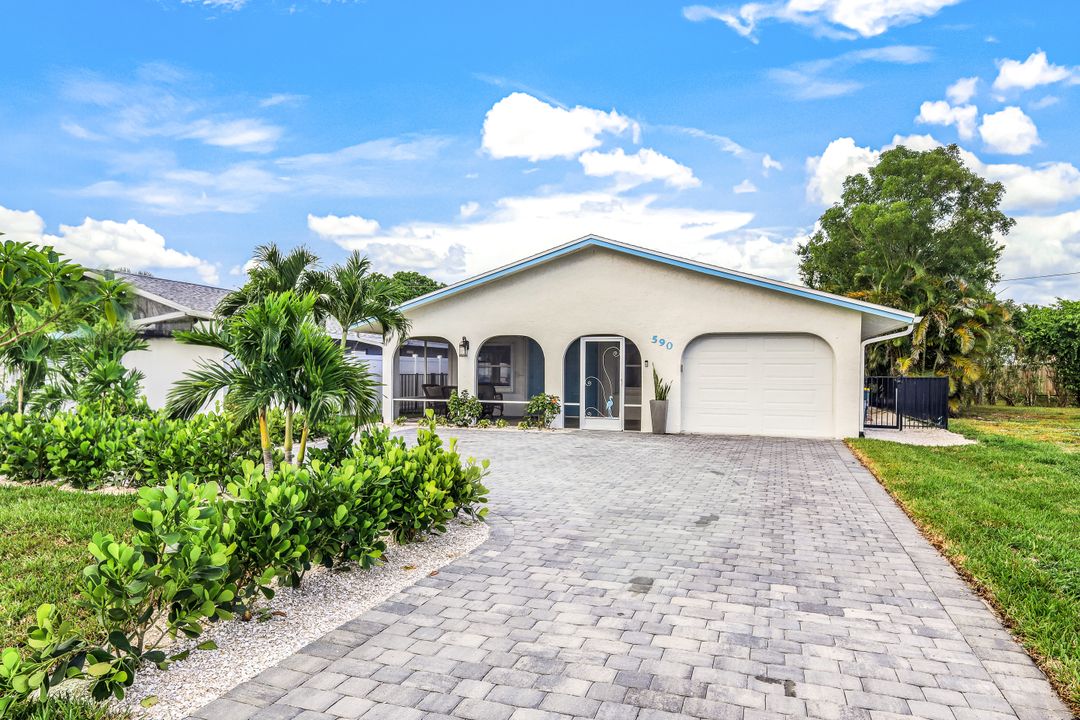 590 92nd Ave N, Naples, FL 34108