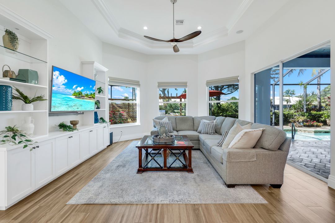 7633 Mulberry Ln, Naples, FL 34114