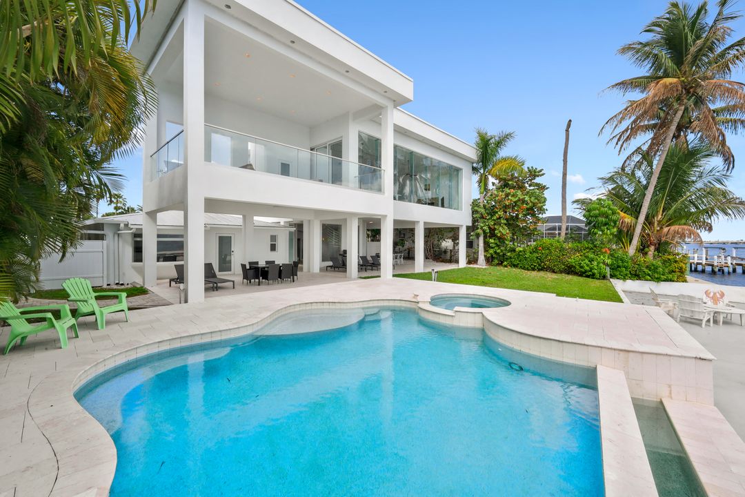 2302 SE 28th St, Cape Coral, FL 33904