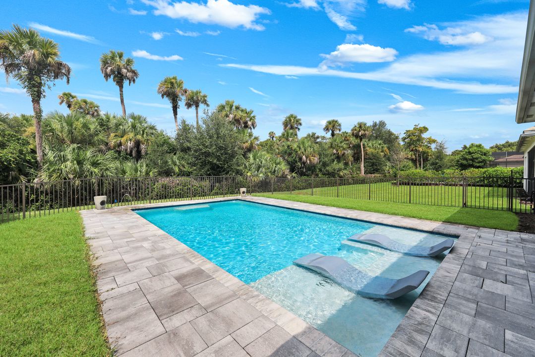 11855 Gardenia Ave, Naples, FL 34120