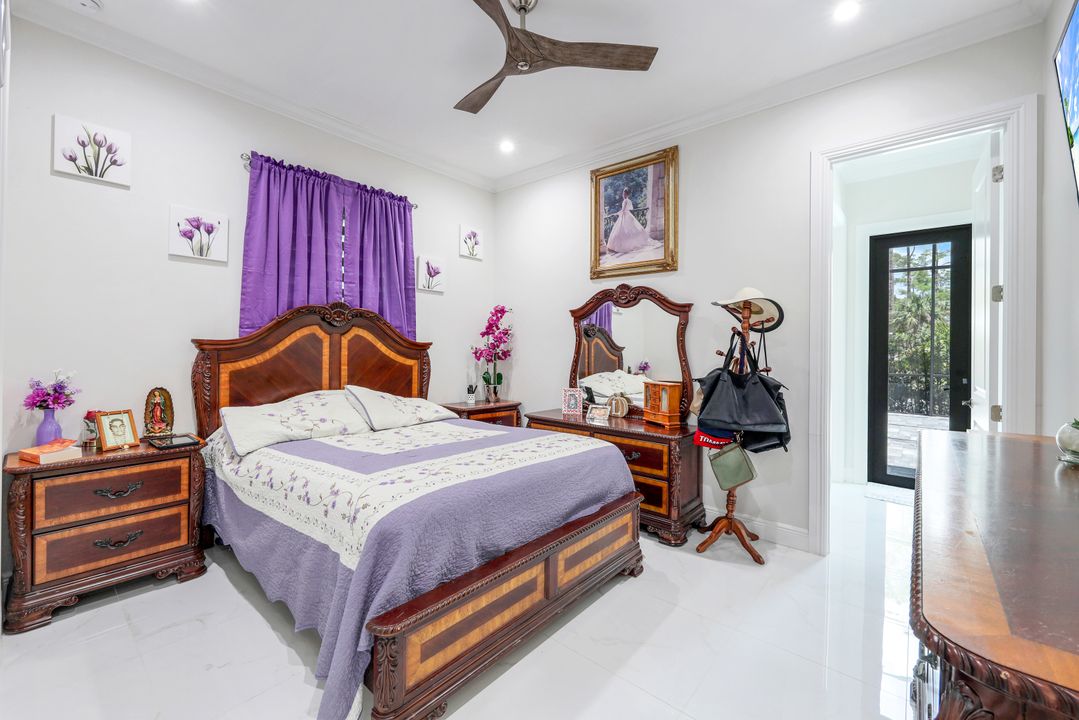 367 14th Ave NE, Naples, FL 34120