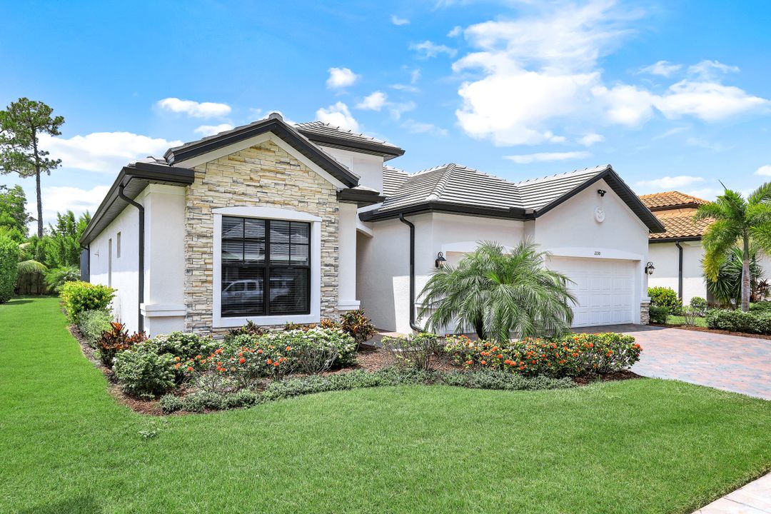 2130 Antigua Ln, Naples, FL 34120