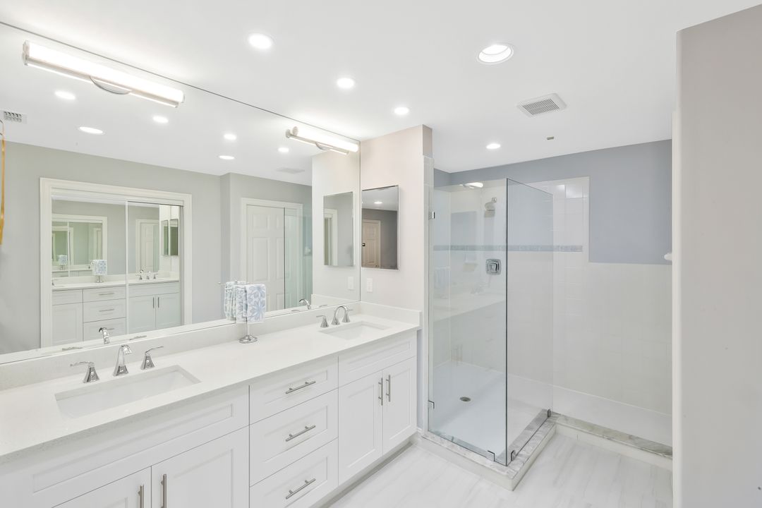 905 Carrick Bend Cir #201, Naples, FL 34110