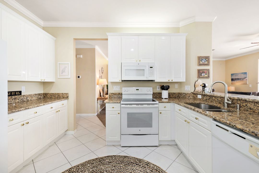 13060 Lake Meadow Dr, Fort Myers, FL 33913