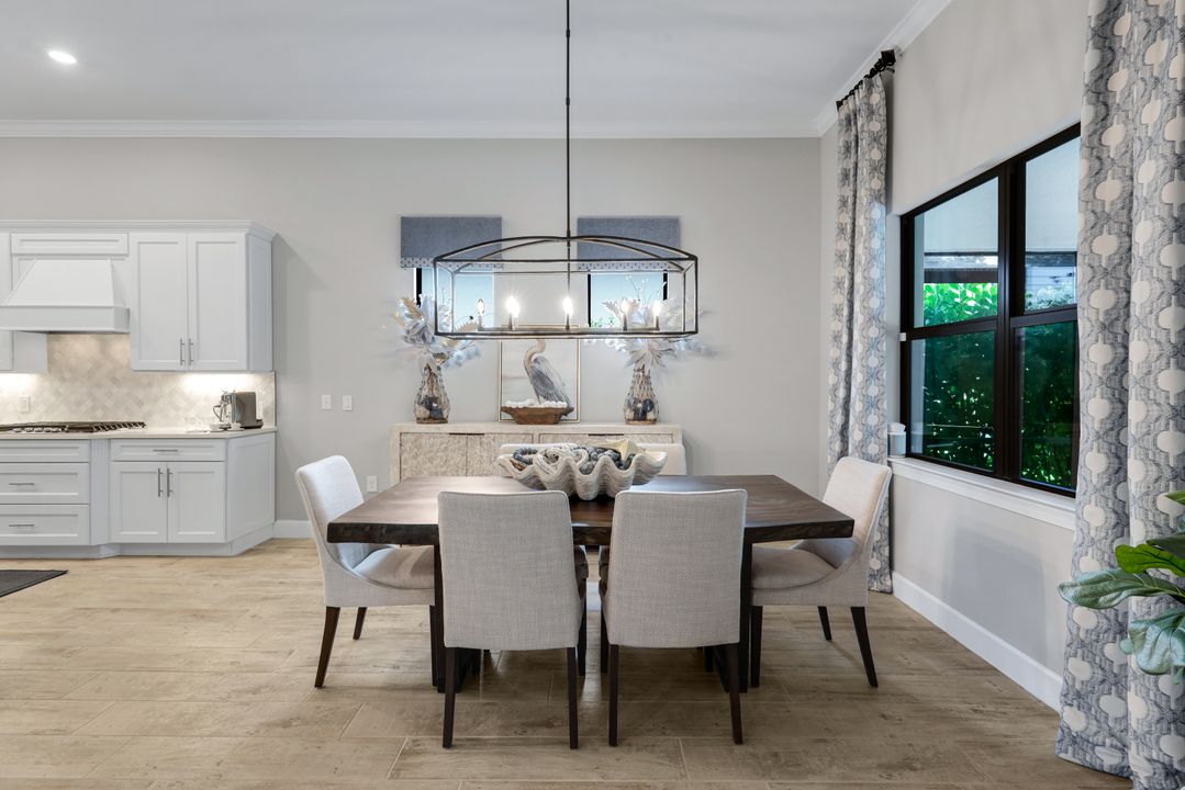 9583 Curlew Dr, Naples, FL 34120
