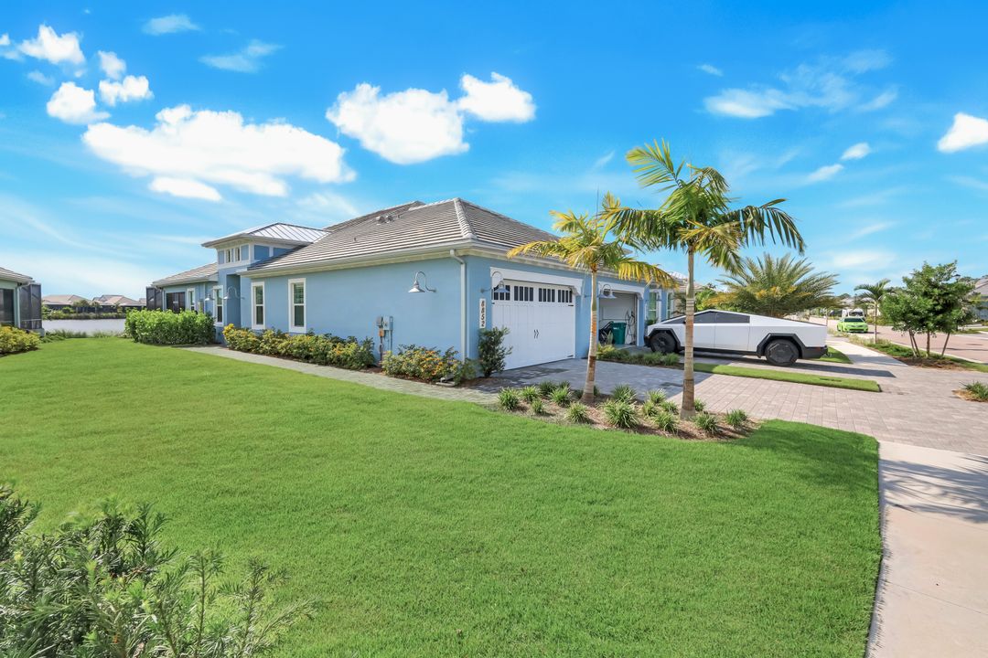 8852 Yucatan Ct, Naples, FL 34112