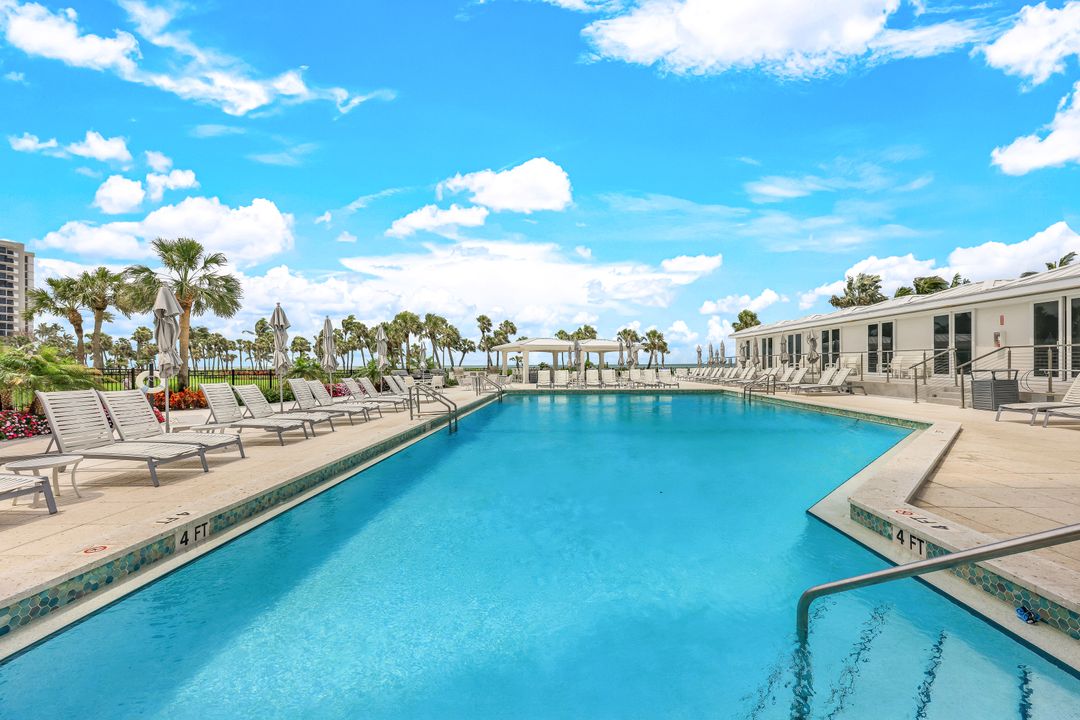 4041 Gulf Shore Blvd N #PH-6, Naples, FL 34103