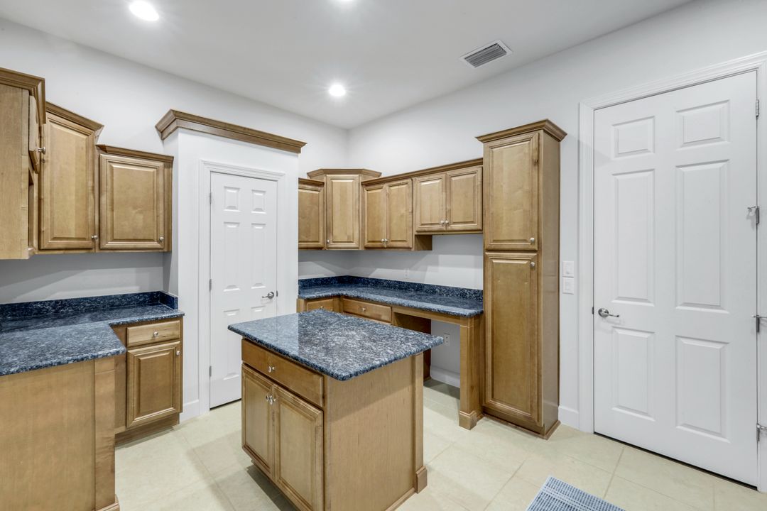 9180 Ores Cir, Naples, FL 34120