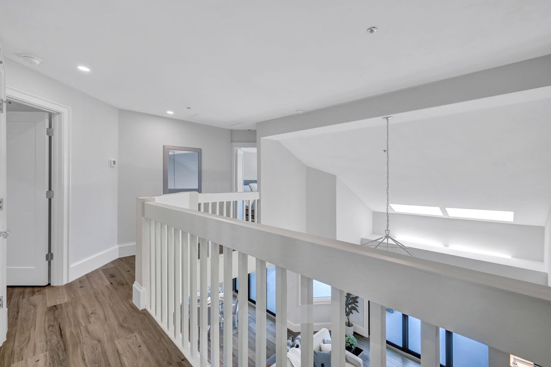 563 Park Shore Dr, Naples, FL 34103