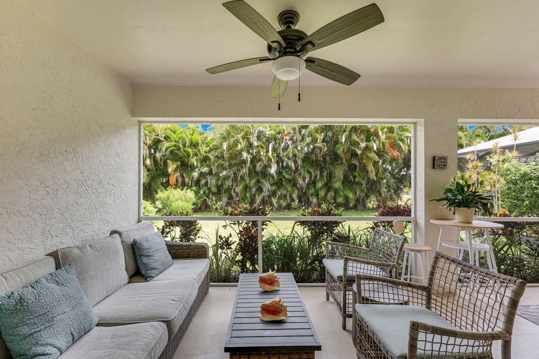 156 Stanhope Cir, Naples, FL 34104